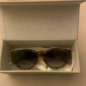 DEZI Charge It sunglasses - Alluded Nude/Smoke Gradient